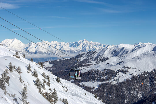 Ski gondola in 4 vallees ski resort - Switzerland 