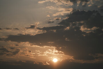 Obraz premium The afterglow of the sunset over the lake