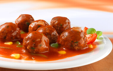 Zigeunerklößchen, Fleischbällchen, Tellergericht, Sauce, Paprika, Hackbällchen,