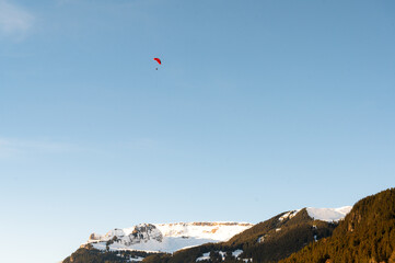 Fototapeta na wymiar A paraglider in Swiss alpine mountain of Grindelwald, Switzerland.