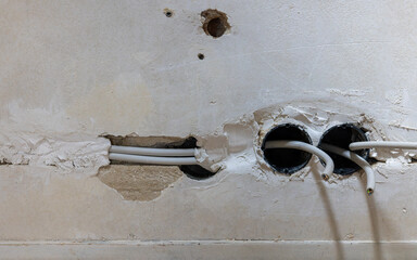 Electrical wiring in the old house flush-mounted
