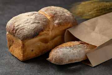 フランスパンと山型食パン