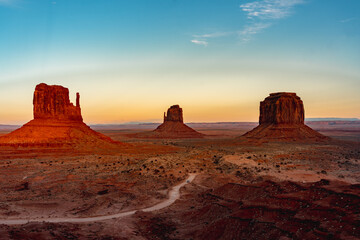 Fototapeta na wymiar Panoramic beautiful sunset in Monument National Park, Utah. United Stated