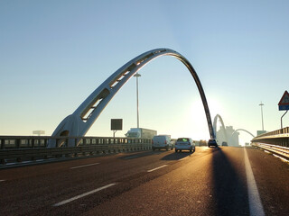 Ponte contemporano a struttura curva