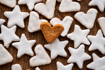 Cookies with cinnamon icing in a heart and star shape for a party or as a gift