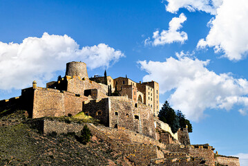 Obraz premium Famous medieval castle in the city of Cardona, Barcelona, Catalonia, Spain 