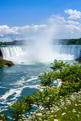 Niagara Falls in springtime © Peter Mintz
