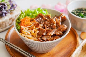 ビビンバ風牛焼肉丼