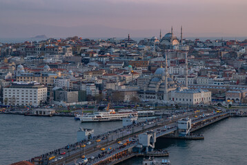 Fototapeta premium Galata Bridge and New Mosque at Sunset