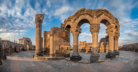 The ruins of the ancient temple of Zvartnots, Armenia. - 735231643
