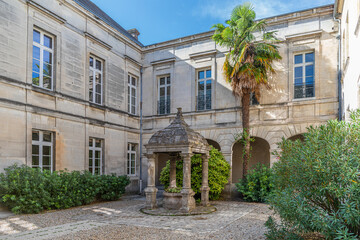 Cour intérieure du Couvent des Récollets de Cognac, Charente-Maritime