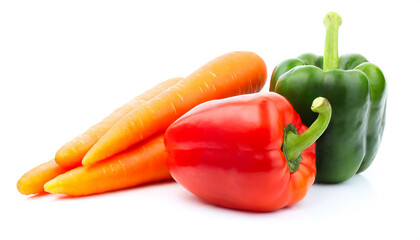 Paprika und Karotten isoliert auf wei&szlig;em Hintergrund, Freisteller 