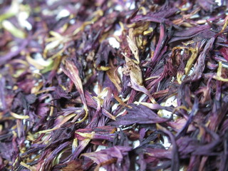 Zbliżenie na suszone płatki niebieskiego bławatka © Kumulugma