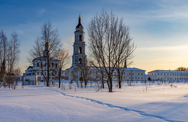 Fototapeta na wymiar Winter landscape at sunset, frosty evening, view of ancient Slavic architecture.