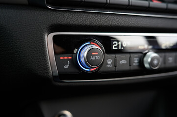 Auto climate control with heated seats