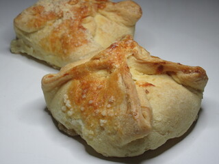 Zbliżenie na wyśmienite ciastka w kształcie koperty