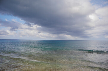 vista del oleaje del mar en el horizonte 