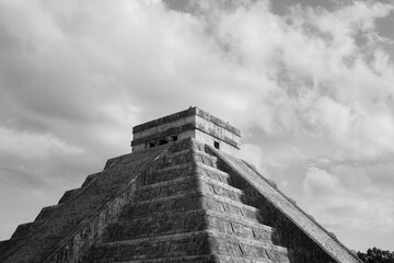 pirámide de Chichén Itzá, Templo de Kukulcán una de las nuevas siete maravillas del mundo moderno, ubicada en Yucatán México