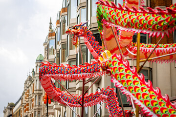 Obraz premium Dragon dance during Chinese lunar year celebrations in London, England