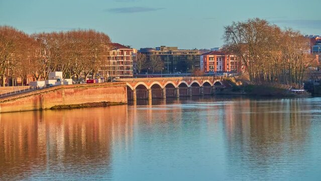 Timelapse: Halage Bridge of Tounis over Ecluse in Toulouse, France