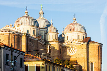 Fototapeta na wymiar Basilica di Santa Giustin di Padova, Italia