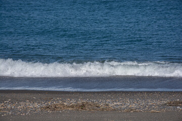 海岸に打ち寄せる波
