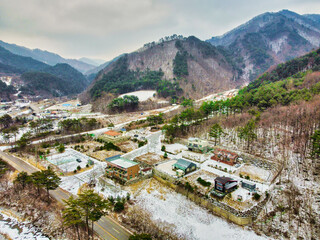 Fototapeta na wymiar 대한민국 겨울 마을 풍경