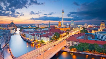 Fototapety  4K Photograph Capture: Sunset over the Berlin skyline, with the Spree River in the foreground.
