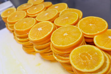 輪切りにして積み上げたネーブルオレンジのスライス