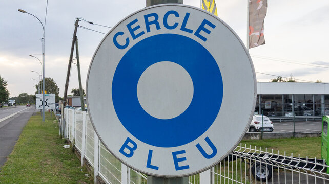 cercle bleu road signs sign logo and brand text with civic connotations invite citizens take  position AGAINST or FOR organ harvesting to register their choice