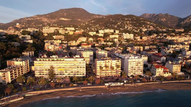 matin color&eacute; sur le rivage - Roquebrune cap martin =& - France	