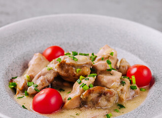 Grilled chicken breast with cream sauce and tomatoes