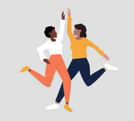 Ein Mann und eine Frau springen auf, um ihren Erfolg zu feiern. Dabei geben sie sich die Hand.