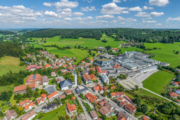 Die Marktgemeinde Ronsberg im Landkreis Ostallgäu von oben