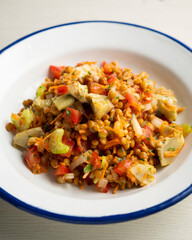 Lentil salad with tomato, onion and artichokes.