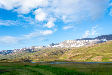 Fototapeta na wymiar mountain landscape in summer, iceland endles horizon, grenn meadows on moutains on summer time
