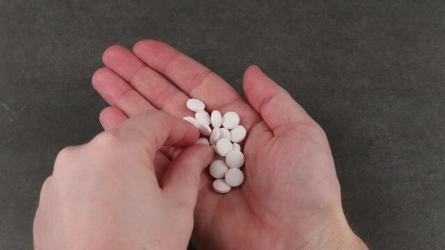 Chromium picolinate white tablets in hand