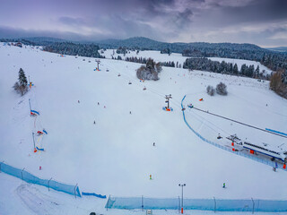 Stacja narciarska Master-Ski zimą. Zimowa sceneria. - obrazy, fototapety, plakaty