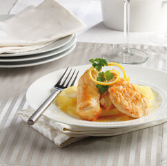 Chicken in lemon sauce accompanied with boiled potatoes