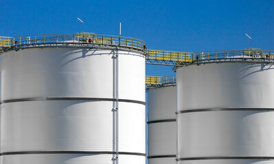 Large petrol storage tanks at a petrochemical plant. - 735979047