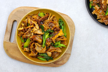 Stir-fried rice noodles with soy sauce and pork