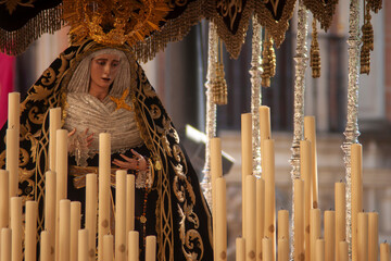 Fototapeta premium palio de la virgen de los dolores de la hermandad del cerro del águila en la semana santa de Sevilla