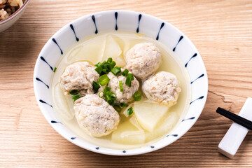 鶏団子と大根のスープ