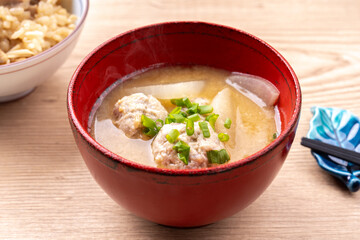 鶏だんごと大根の味噌汁