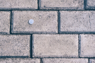 レンがの床に落ちているコイン