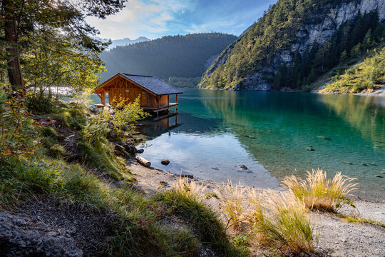 Bootshaus am Blindsee in den Alpen, Biberwier, Tirol, &Ouml;sterreich