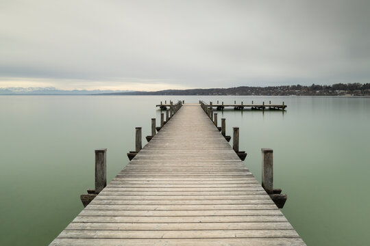 Badesteg am Starnberger See, Bayern, Deutschland, Langzeitbelichtung