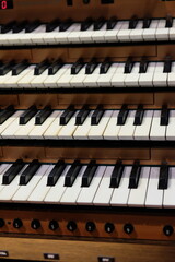 FU 2022-12-31 Altenberg 244 Tasten an einer Orgel