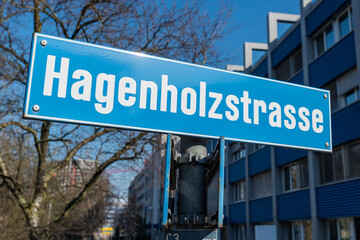 Fototapeta premium Strassenschild von der Hagenholzstrasse in Zürich