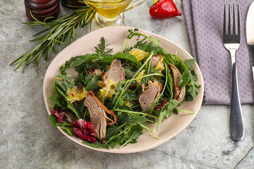 Salad with roasted duck and orange